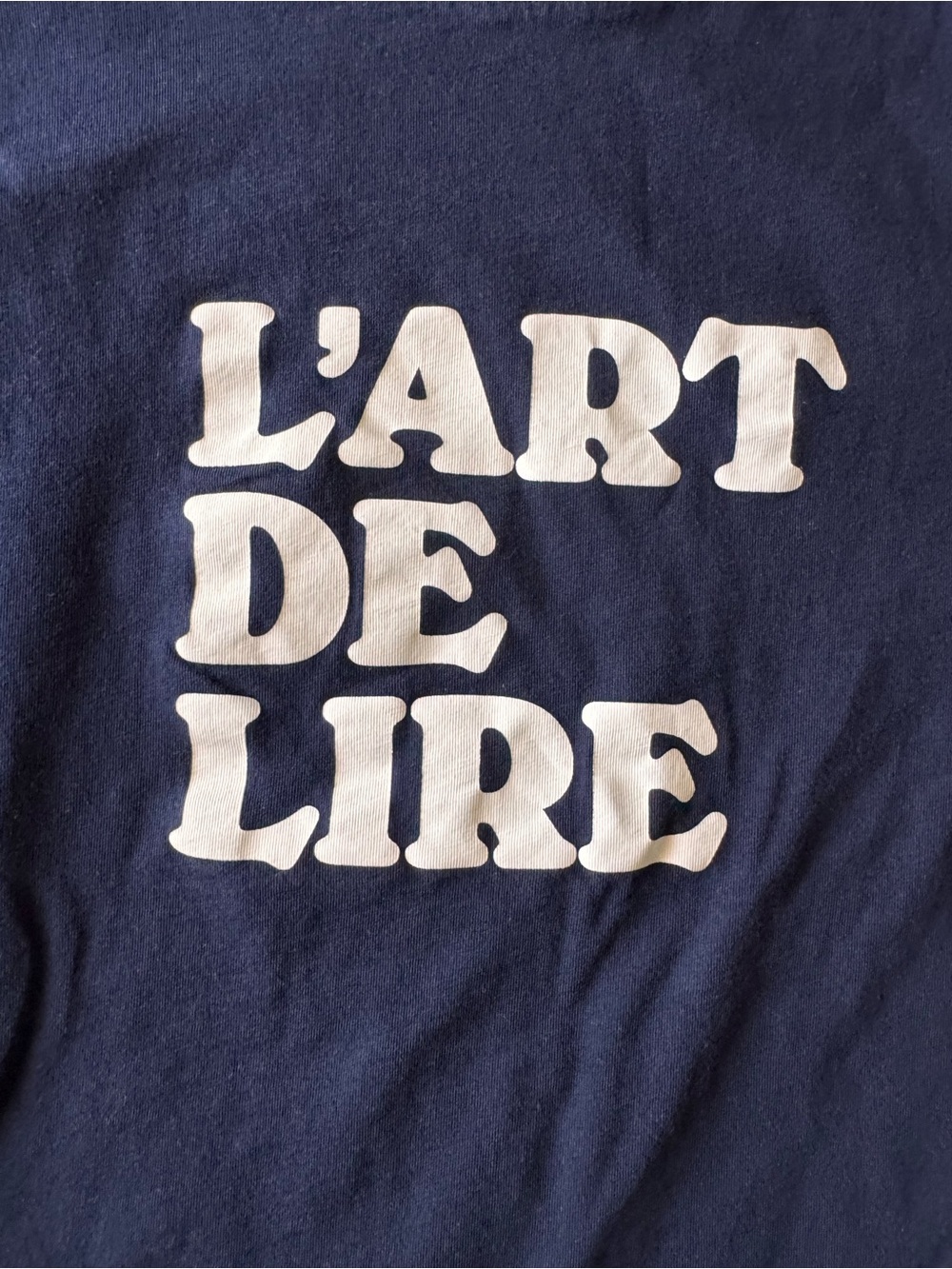 Sézane Navy Graphic Tee "L'ART DE LIRE" Size Large - Picture 3 of 8